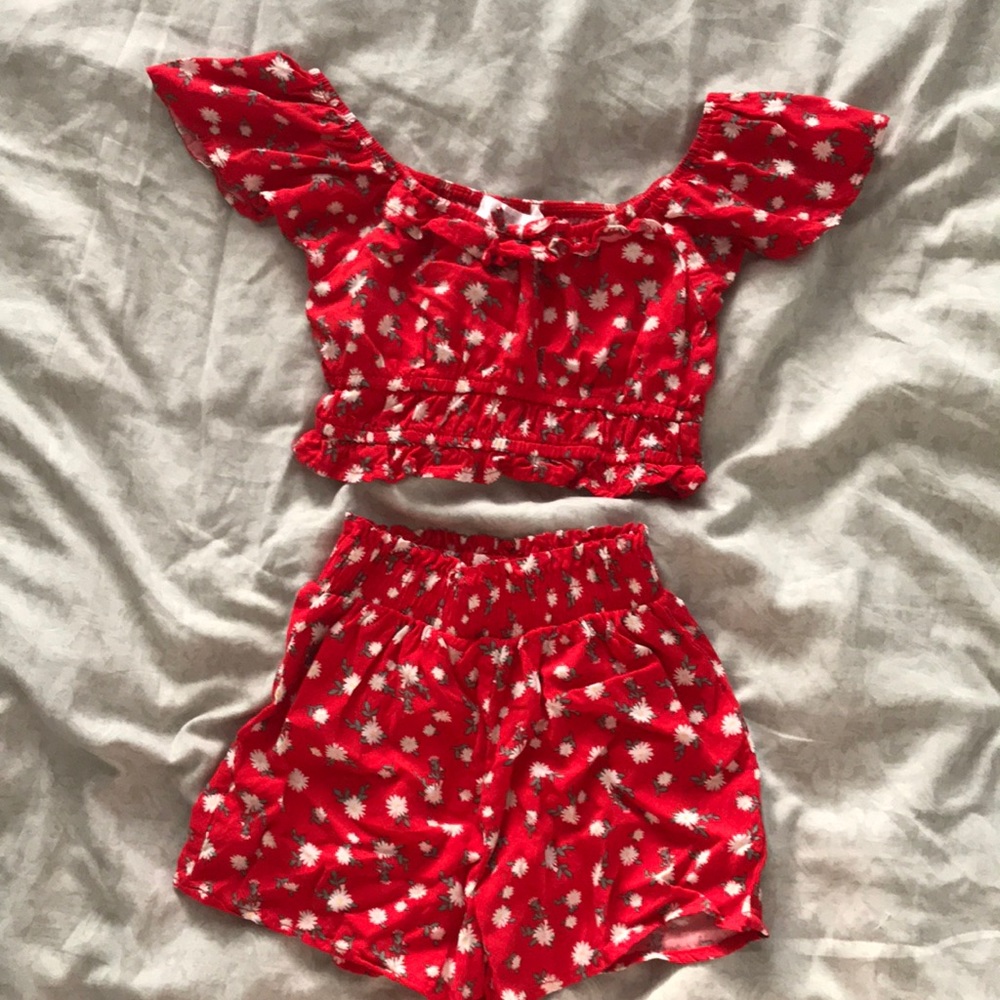 NWOT SZ 4T & 5/6T bundle. never worn KIDS company